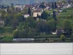 Blick ber die Grenze... auf Arenenberg im April 2013. Der GTW der Thurbo fhrt unterhalb des Napoleonschlsschens direkt am See entlang.