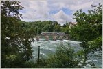 Ein Turbo GTW überquert den Rhein bei Neuhausen.
(18.06.2016)