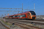 RABe 526 123 Traverso der SOB durchfährt am 08.03.2024 den Bahnhof Muttenz.