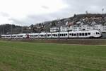 Der TPF RABe 527 196 in DoTra mit einem weiteren RABe 527 auf dem Weg nach Bern, am 15.3.19 zwischen Thörishaus und Oberwangen.