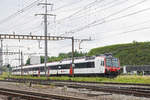 RBDe Domino 560 292-5 durchfährt den Bahnhof Pratteln.