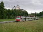 Ebenfalls als S6 macht sich am 27.05.2007 der ehemalige MthB-NPZ 561 172-8 bei Werthenstein nützlich. Im Hintergrund das Kloster. Der Aufstieg dorthinauf lohnt sich auf jeden Fall. Wir bekamen einen Teil der Sonntagsmesse mit und wunderten uns das dabei nicht schweizerdeutsch sondern hochdeutsch gesprochen wird! Also auch für uns bestens verständlich!