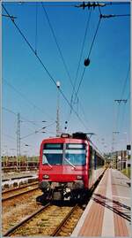 In Weil am Rhein wartet ein SBB NPZ RBDe 561 mit Bt auf die Abfahrt nach Lörrach. 

Analogbild vom Herbst 2003