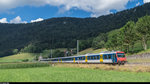 Ein Ausflug in's Val de Travers. Neben den Regionalzügen Neuchâtel - Buttes verkehrt drei Mal am Tag auch noch ein Zug von Neuchâtel nach Pontarlier - Frasne (mit Anschluss an den TGV von Lausanne) und zurück. Die Strecke nach Frankreich zweigt nach Travers von der Strecke nach Fleurier - Buttes ab und schlängelt sich ab da dem Hang entlang nach oben.<br>
Diese Züge werden mit RBDe 562, also Zweisystem-NPZ gefahren, welche wegen der Zulassung für Frankreich der DOMINOisierung entkommen sind. <br>

Am 6. August 2016 fährt der RE Frasne - Neuchâtel zwischen Travers und Noiraigue am Weiler Rosières vorbei.
