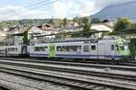 Der RBDe 565 731  Bümpliz  +  Holligen  rangiert am 19.9.22 in Spiez rückwärts an seine Wagen.