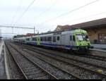 BLS - Regio von Kerzers nach Lyss am Schluss der Triebwagen RBDe 4/4 566 230  im Bhf. Kerzers am 14.01.2022