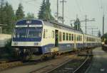 bls / SEZ - Regio von Bern nach Thun bei der einfahrt in den Bahnhof Belp mit dem Triebwagen RBDe 4/4 565 724 im Mai 1985