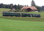 VHE/ Verein Historische Eisenbahn Emmental:
Anlässlich der Huttwiler Dampftage 2016 fand am 1. Oktober ein interessantes Triebwagentreffen statt.
Jungfernfahrt des frisch aufgearbeiteten ABDi 722 mit dem VHE BDe 2/4 240, ehemals EBT, auf der Museumsstrecke Sumiswald-Huttwil.
Foto: Walter Ruetsch