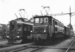 SBB: ERINNERUNGEN  AN DIE „BUCHSIBAHN“
Die Eisenbahnstrecke Solothurn-Herzogenbuchsee wurde bereits 1857 eröffnet und im Jahre 1992 für den Personenverkehr auf Busbetrieb umgestellt. Ab Solothurn bis Subingen zur Landi verkehrten noch bis 2006 vereinzelte Güterzüge mit Diesellokomotiven. Der Teil Solothurn-Wanzwil wurde 2004 als Ausbaustrecke zur Bahn 2000 wiedereröffnet. Zugskreuzung in Subingen der Züge 3170 mit Ae 4/7 10967 (1931) und 3169 mit BDe 4/4 1638 (1954).
Foto: Walter Ruetsch