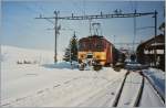 Winter in Beromnster: De 4/4 1667 mit dem  Mnster-Pendel  wartet auf Abfahrt nach Beinwil am See.
Winter 1987/88 (fotografiertes Foto)