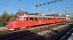 Im RAe 4/8 1021 der SBB, auch als Churchill-Pfeil bekannt, konnte ich vom 24.-26. Oktober 2022 an einer Zugkreuzfahrt durch die Schweiz teilnehmen. Hier im schönsten Sonnenlicht im Bahnhof Kerzers.