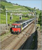 Der RBe 540 012-2 mit dem R4265 von Lausanne nach St-Maurice hat soeben den  Tour-de-Bertholod  Tunnel verlassen und fährt nun in Richtung Cully durchs Lavaux.