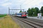 St 50 85 89-33 900-3 und RBe 540 060-1 als Jail Train bei Durchfahrt in Buchs-Dällikon, 09.07.2014.