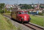 Triebwagentreffen Koblenz, August 2017. Der Rote Pfeil RBe 2/4 1007 der OeBB verlsst das Schweizer Laufenburg. Im Hintergrund ist noch die Silhouette der deutschen Schwesterstadt Laufenburg zu sehen, frher auch Kleinlaufenburg genannt.