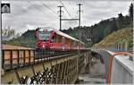 S2 1557  mit ABe 4/16 3105 auf der Hinterrheinbrücke in Reichenau-Tamins.