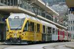 Der ABe 8/12 3514  Ahnenzug  steht am 26.12.23 auf dem Bahnhofplatz Chur für die Abfahrt nach Arosa bereit.
