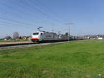Crossrail - Loks 186 901 + 186 ... mit Güterzug unterwegs bei Lyssach am 25.03.2017
