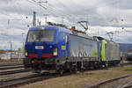 Doppeltraktion, mit den Loks 193 497-5 und 485 001-2 verlassen die Abstellanlage beim badischen Bahnhof. Die Aufnahme stammt vom 03.12.2018.