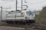 Siemens Vectron 476 455-1 der railCare durchfährt solo den Bahnhof Pratteln. Die Aufnahme stammt vom 03.03.2021.