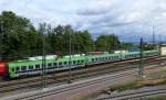 Freiburg Güterbahnhof, Blick auf die  ralpin -Personenwagen, mit denen die Brummi-Fahrer bei der Alpendurchquerung ihre LKW begleiten, Mai 2014 