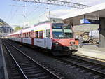 Der RegionAlps Domino RA08 nach Brig steht im Bahnhof von Visp am 16.