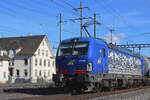 Bei das bekannter -und ganz legaler-  Fotopunkt beim Bahnhof Pratteln kann Mann Dienstags-Freitags immer wieder eine ganze Menge von uterzüge auf den Chip retten. WRS 475 902 war am 13 Februar 2024 eine von viele Guterzüge. 