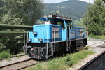 Die Zweikraft Werklok von Stadler,sie brachte auf Rollwagen die Personenwagen   für die RhB Gliederzüge vom Werk Altenrhein nach Landquart-Ried.06.07.16
