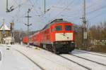In Schwerin kommt die 232 903 mit E-Lok und Hilfszug ... In Schwerin kommt die 232 903 mit E-Lok und Hilfszug ...