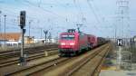 die 145 072-5 bringt am 20.3.12 einen gemischten G�terzug aus ...