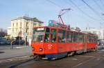Serbien / Straßenbahn Belgrad / Tram Beograd: Tatra KT4YU - Wagen 381 der GSP Belgrad, aufgenommen im Januar 2016 am Hauptbahnhof von Belgrad.