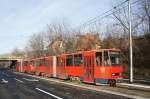 Serbien / Straßenbahn Belgrad / Tram Beograd: Tatra KT4YU-M - Wagen 201 sowie Tatra KT4YU-M - Wagen 289 der GSP Belgrad, aufgenommen im Januar 2016 in der Nähe der Haltestelle  Voždovac  in Belgrad.