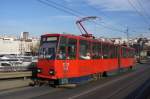 Serbien / Straßenbahn Belgrad / Tram Beograd: Tatra KT4YU - Wagen 235 der GSP Belgrad, aufgenommen im Januar 2016 auf der Brücke über die Save in der Nähe der Haltestelle