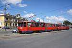 Serbien / Straßenbahn Belgrad / Tram Beograd: Tatra KT4YU-M - Wagen 2232 sowie Tatra KT4YU-M - Wagen 2350 der GSP Belgrad, aufgenommen im Juni 2018 am Hauptbahnhof in Belgrad.