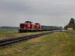 Zwei V 100 der SLB am 11.06.2011 mit einem G�terzug ...