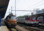 Verkehrsregung mit Loks-BR 240 (024, 100) in Bratislava-Nov Mesto/Preburg-Neustadt am 28.04.2011 nachmittags. Alte und neue Farbschema bei slowakischen Bahnunternehmen ist merklich   