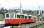 In Strbske Pleso steht am 8.6.2004 abfahrbereit nach Strba die Zahnradbahn 405952.