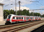 Regionalzug nach Lucenec verlässt den Bahnhof Zvolen Osobna Stanica.