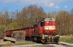 Die 742 404 fährt leere Eas ins Abstellgleis zur Holzbeladung in As.