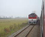 Kreuzung der „Taucherbrille“-Fernzge R 1931 „Bodva“ (rechts) und R 932 „Domica“ mit 754 011-5 auf zweigleisiger Teilabschnitt der Strecke SR 160 Zvolen os.