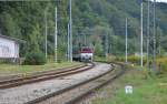 754 053-7 mit Regionalzug Os 7336 Zvolen os. st./Altsohl Persbf. (14:16) – Bansk Bystrica/Neusohl (14:49, werktags) fhrt in den Bahnhof Radvaň ein; 30.08.2013 
