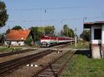 Die 757 014 mit einem R am 20.09.2018 bei der Durchfahrt in Príbovce-Rakovo.