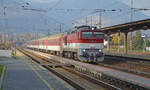 757 005-4 mit REX 1851 „Gader“ ilina/Sillein (12:54) – Bansk Bystrica/Neusohl (14:26) einfhrt im Bf. Vrtky/Ruttek (13:13); 09.11.2016  