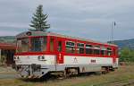 810 405-1 vor Einsatz als Os 6104 Banská Štiavnica/Schemnitz (08:53) – Hronská Dúbrava/Knotenbahnhof (09:23); 11.08.2012 – Laut Fahrplanentwurf von Verkehrsministerium