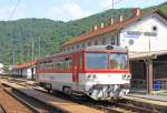 810 405-1 nach Ankunft als Regionalzug Os 6104 aus Bansk tiavnica/Schemnitz (08:53) nach Knotenbahnhof Hronsk Dbrava (09:23); 09.06.2012.
