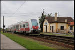Der Dieseltriebzug 861030-9 verläßt hier am 16.5.2019 um 16.21 Uhr auf der Fahrt von Prievidza nach Nove Zamky den Haltepunkt Branc.