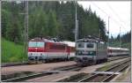 D607  Liptov  nach Kosice mit 361 102-7 und Schiebelok 183 004-1 vor der Rückfahrt nach Poprad-Tatry in Štrba.