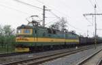 Am 2.5.2003 war um 11.56 Uhr auf dem Breitspurgleis in Trebisov  die Elektrolok 125804 mit einem Leerzug in Richtung Ukraine unterwegs.