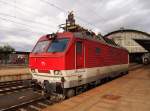 ZSSK 350 016-2 im Hauptbahnhof Prag am 8. 11. 2013.