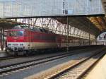 9.4.2012 9:35 SSK 362 003-6 mit einem EC nach Budapest-Keleti pu. im Startbahnhof Praha hl.n.. 