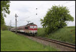 363147-0 erreicht hier am 16.5.2019 um 9.24 Uhr mit dem R 811 aus Bratislava auf dem Weg nach Kosice den Ortsrand von Podhajska.